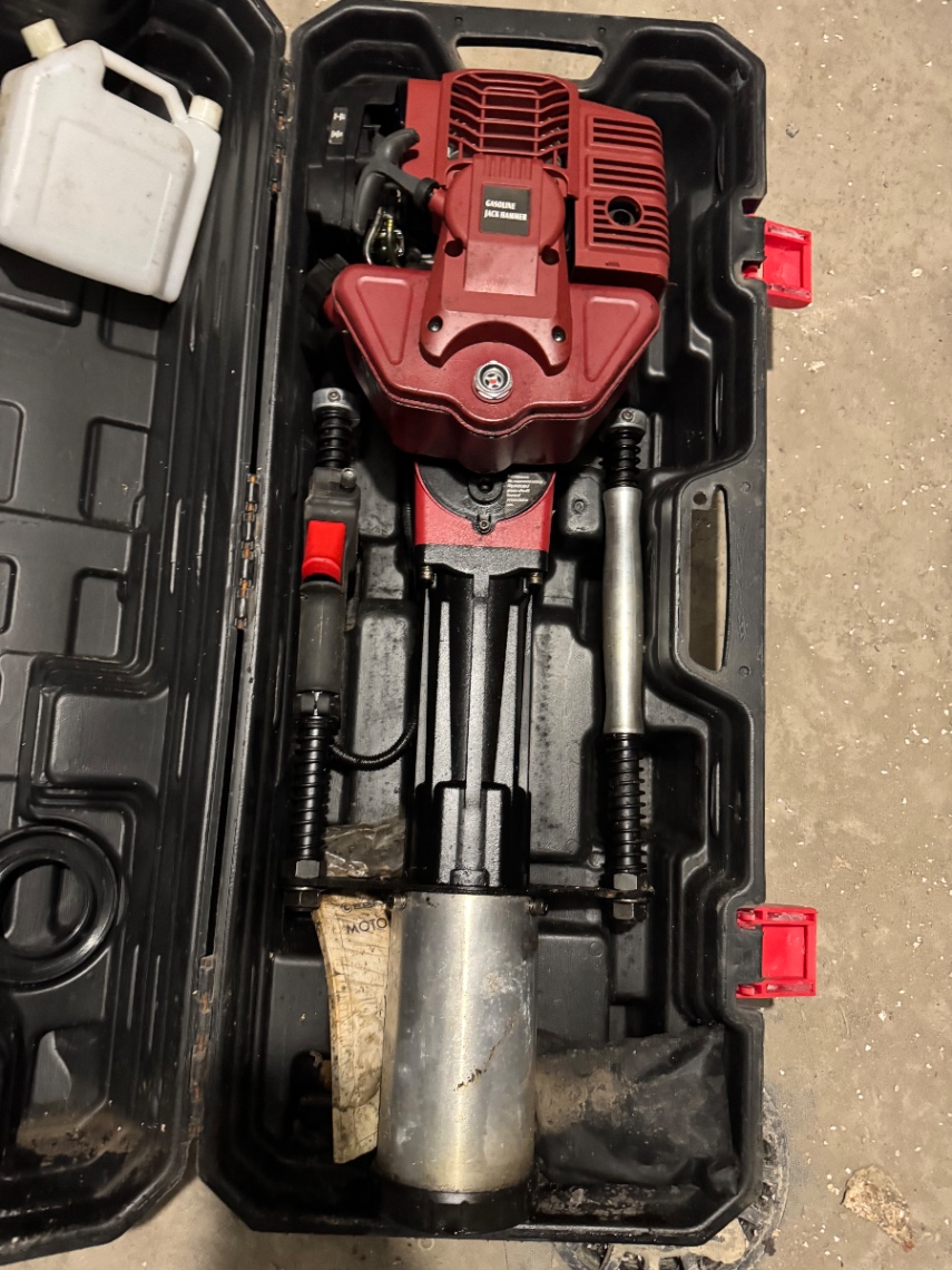 Enfonce pieux et poteau